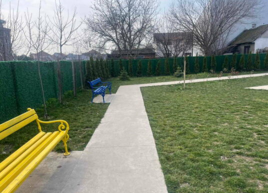 Уређен парк у центру Нове Пазове